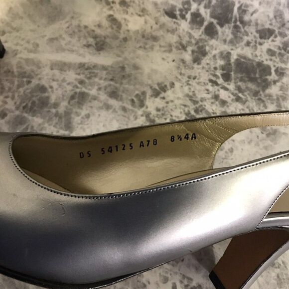 Salvatore Ferragamo Silver/Gray Reptile Tip Slingback Pumps 3" Heel Size 8.5 4A - Picture 10 of 12